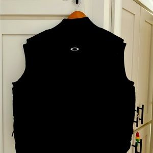 Men’s Oakley down vest size medium, worn maybe once